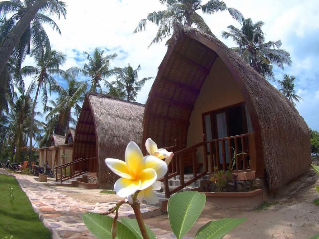 Karimun Lumbung Hotel Karimunjawa Exterior foto
